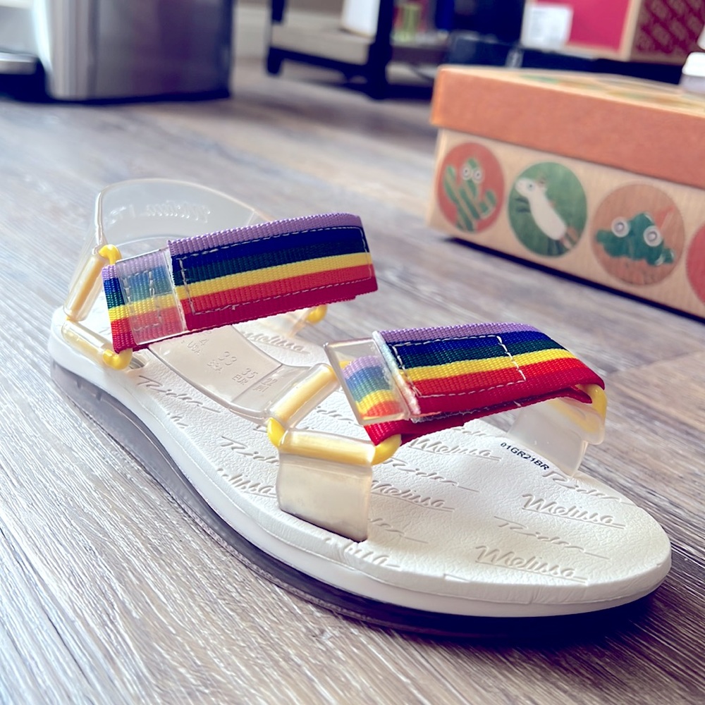 Mini Melissa Rider Rainbow Big Kids size 4 Unisex Summer ☀️ - Picture 1 of 4